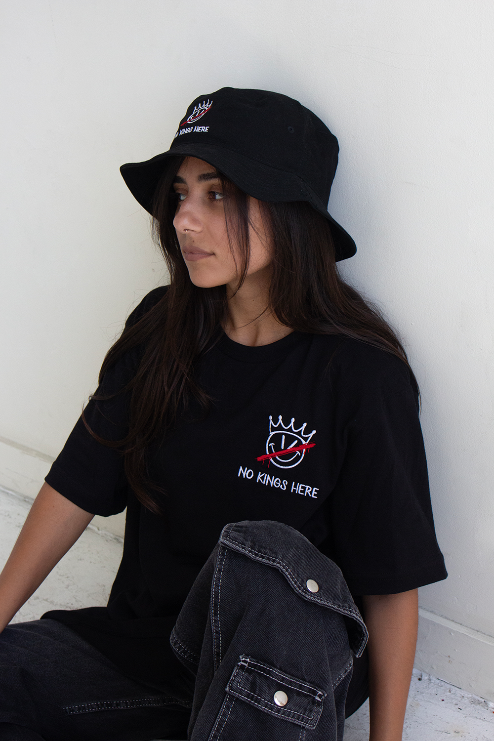 No Kings Here Embroidered Logo T-shirt Hoodie, Sweatshirt | ZylaModa.com (Image 2)