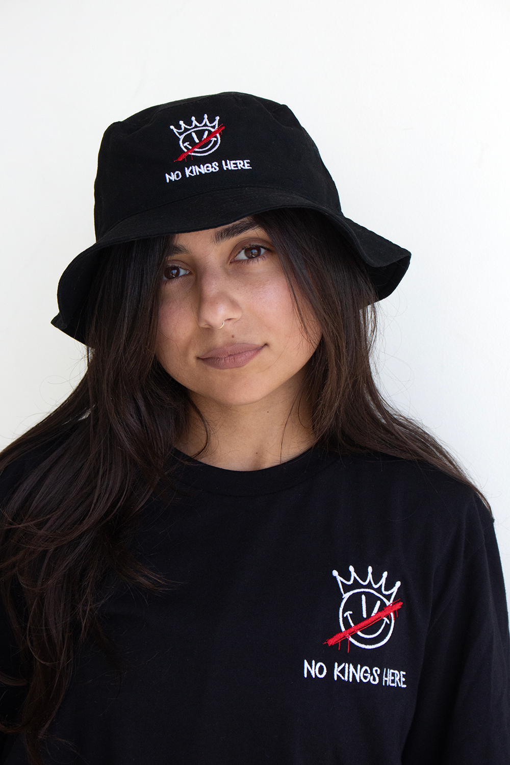 No Kings Here Embroidered Logo T-shirt Hoodie, Sweatshirt | ZylaModa.com (Image 4)
