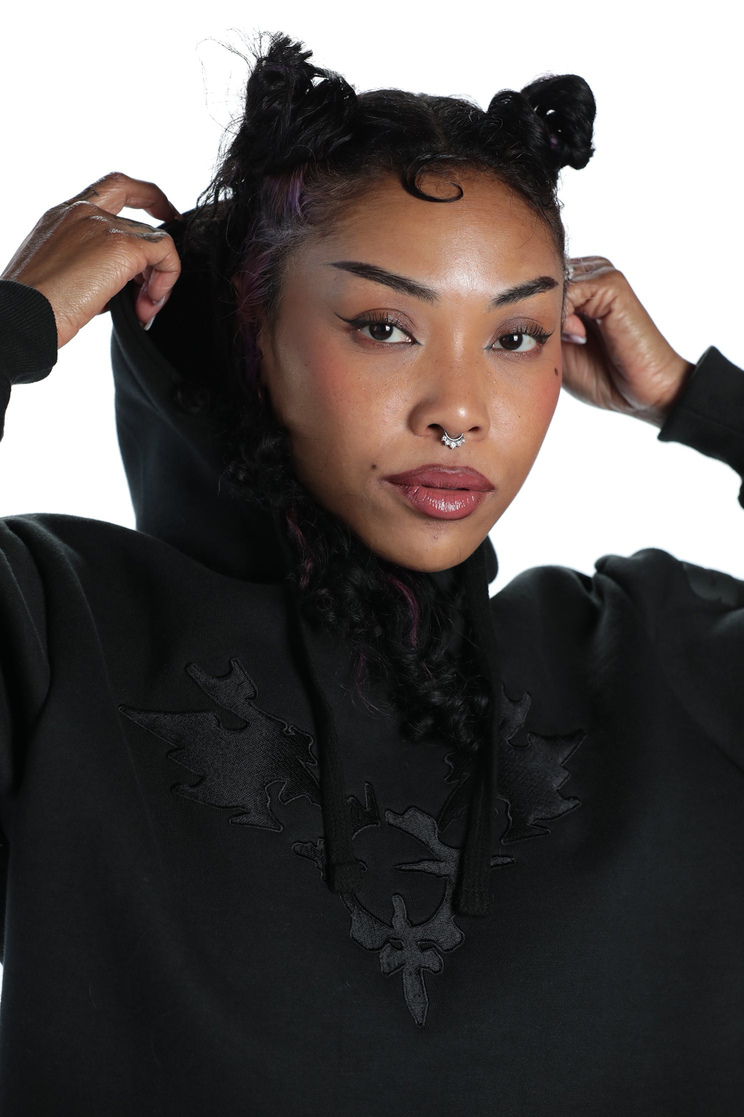 GUILTY GEAR - 'Strive Crest' Premium Embroidered Pullover Hoodie - Black T-Shirts, Sweatshirt | ZylaModa.com (Image 2)