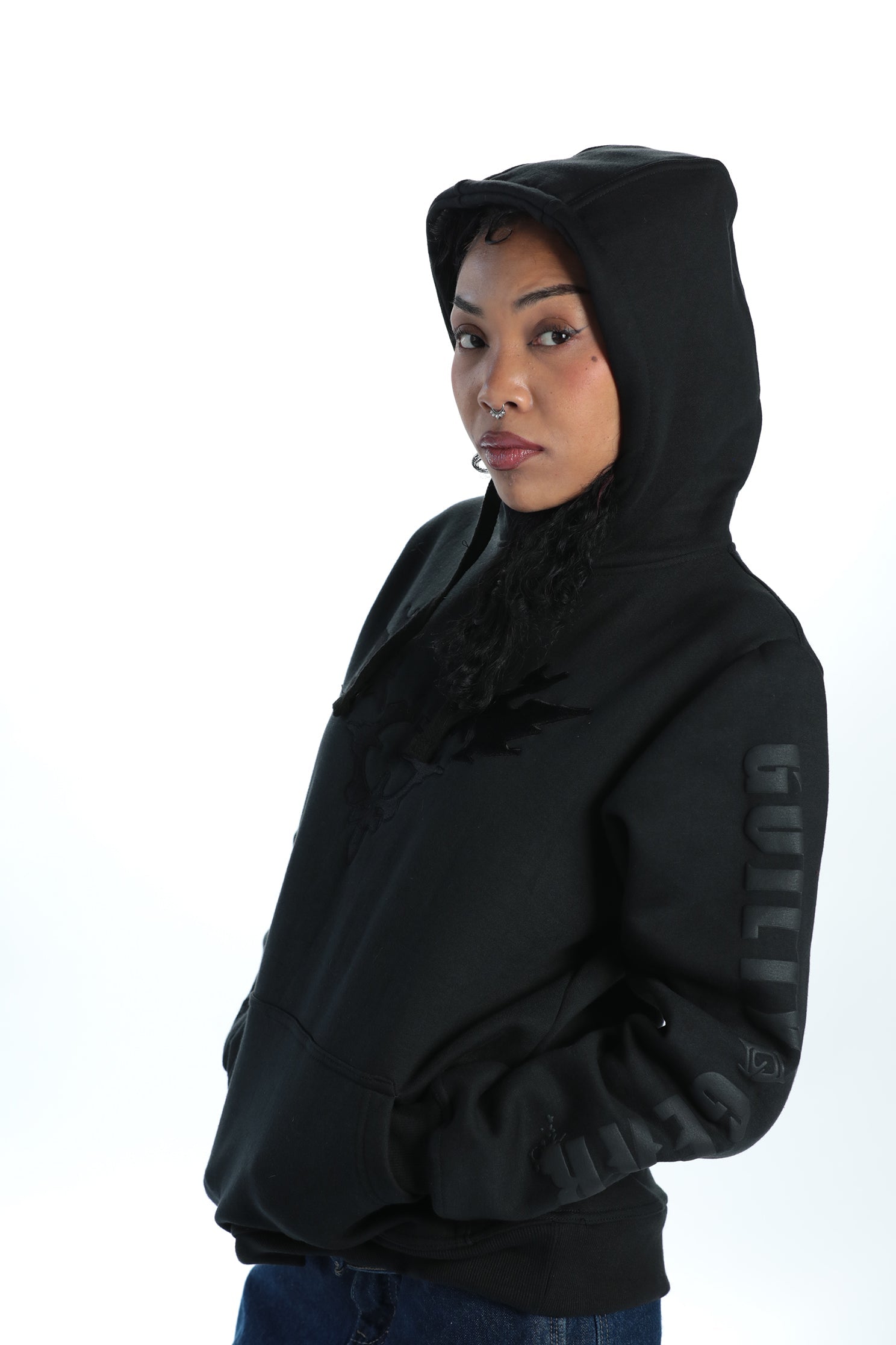 GUILTY GEAR - 'Strive Crest' Premium Embroidered Pullover Hoodie - Black T-Shirts, Sweatshirt | ZylaModa.com (Image 4)