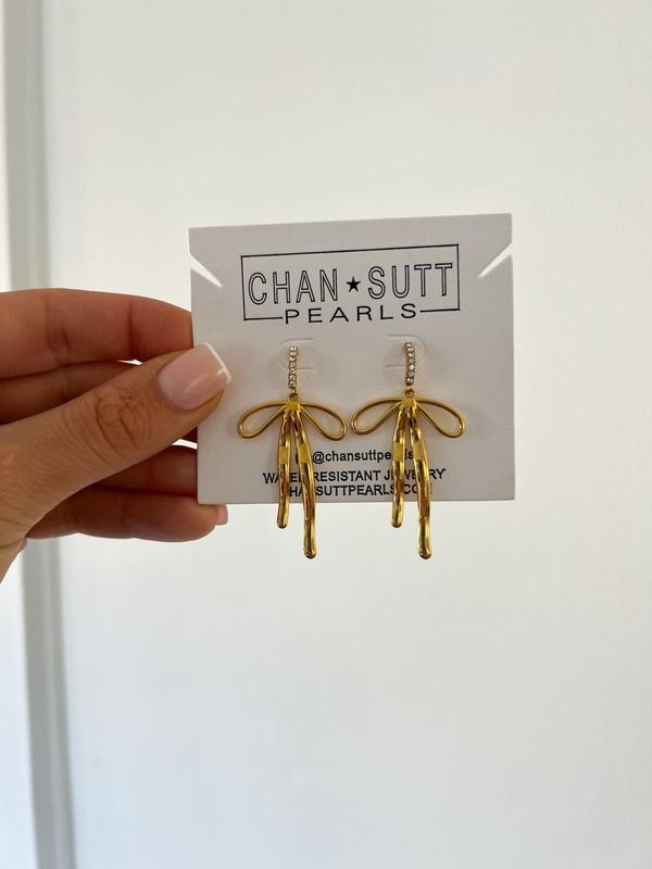 Bow Earrings *Final Sale* T-Shirts, Hoodie, Sweatshirt | ZylaModa.com