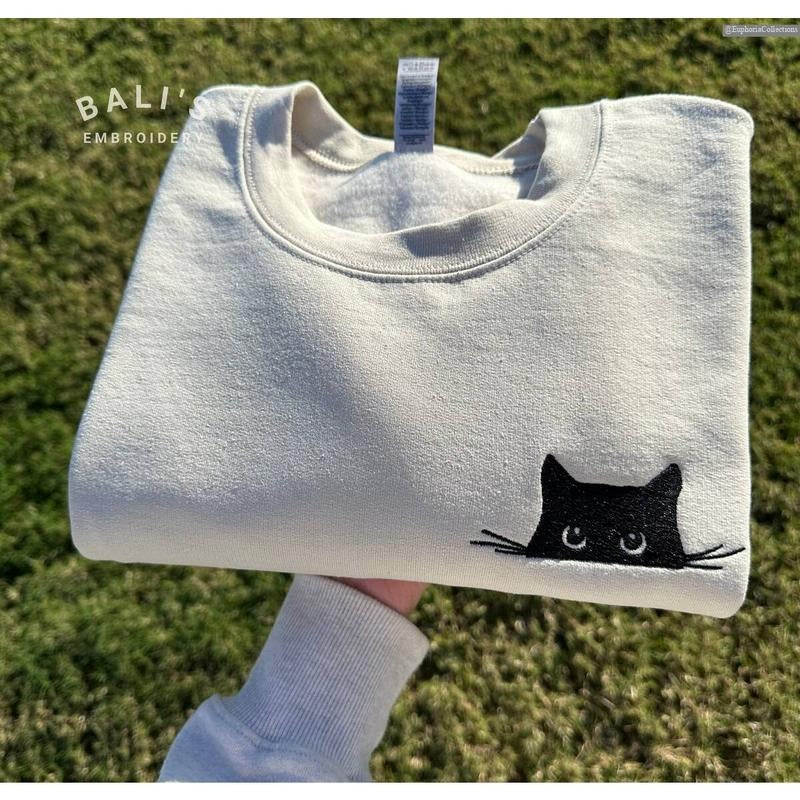 Embroidered Cat Sweatshirt, Cute Black Cat Lover Peeking Sweatshirt, Gift for Cat Mom , Global Trending Outfits T-Shirts,...