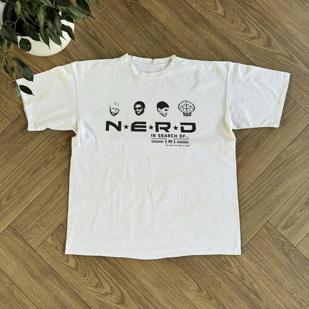 VINTAGE N.E.R.D 2002 'IN SEARCH OF' MERCH HEAVYWEIGHT WHITE T-SHIRT Hoodie, Sweatshirt | ZylaModa.com (Image 1)