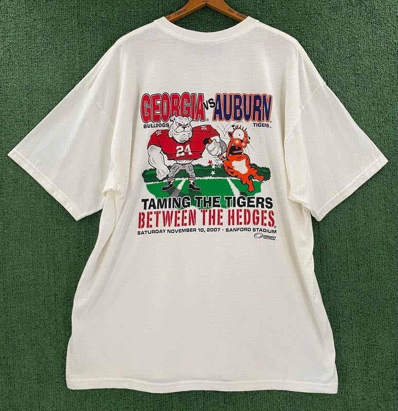 New Vintage 2007 Georgia Bulldogs vs Auburn Tigers Rivalry Unisex T-shirt Sweatshirt Hoodie | ZylaModa.com