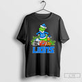 Premium The Grinch And Max Detroit Lions Christmas Helmet Items T-Shirts, Hoodie, Sweatshirt | ZylaModa.com
