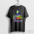 Premium The Grinch And Max Minnesota Vikings Christmas Helmet Items T-Shirts, Hoodie, Sweatshirt | ZylaModa.com