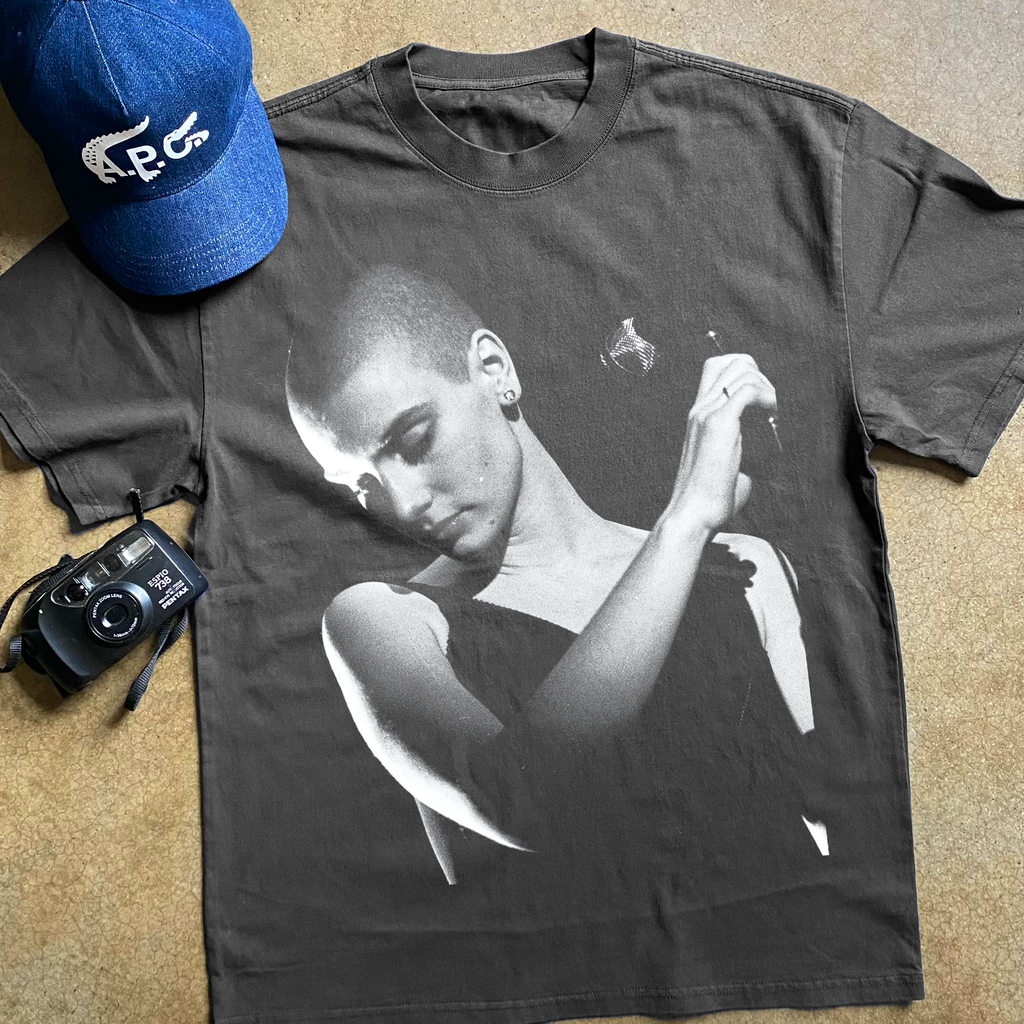 90s SINEAD 'LIVE' HEAVYWEIGHT BLACK T-SHIRT Hoodie, Sweatshirt | ZylaModa.com (Image 1)