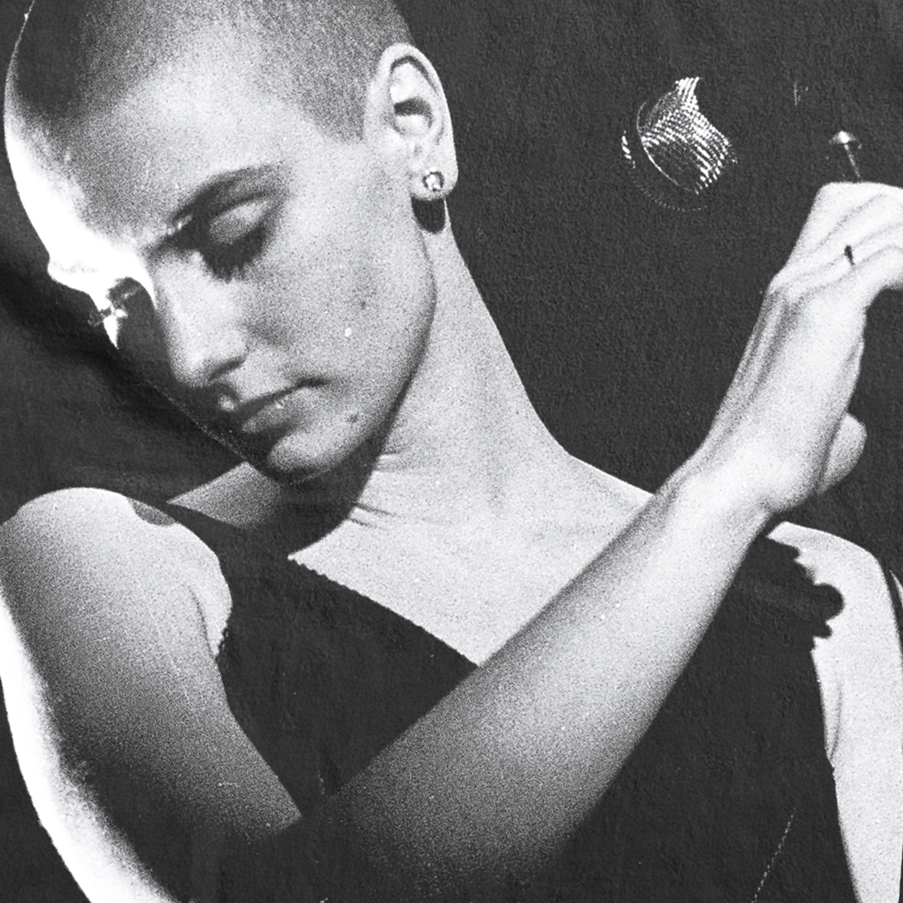 90s SINEAD 'LIVE' HEAVYWEIGHT BLACK T-SHIRT Hoodie, Sweatshirt | ZylaModa.com (Image 2)
