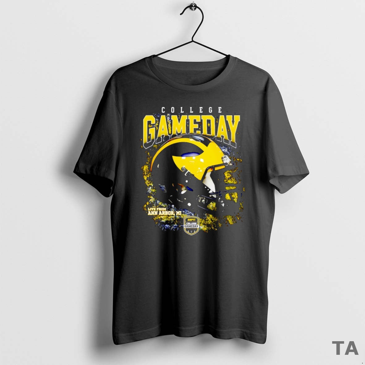 Top Michigan Wolverines College Gameday 2025 Helmet T Shirt Sweater Hoodie, Sweatshirt | ZylaModa.com